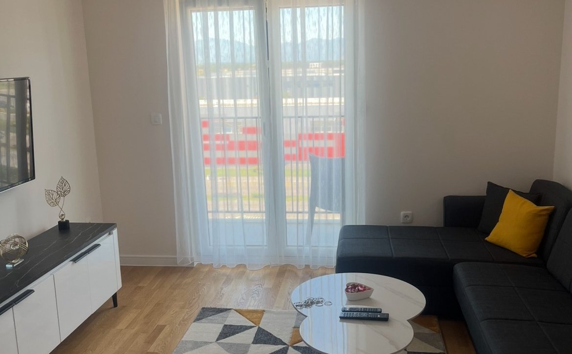 Moderni stan 59 m² na 5. spratu sa garažom i ostavom u Zeta Gradnji, ulica 4. jula 🏢/Modern 59 m² Apartment on 5th Floor with Garage & Storage in Zeta Gradnja, 4. Jula Street 🏢