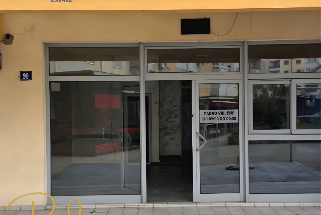 POSLOVNI PROSTOR 45 m² | STARI AERODROM – UL. AVDE MEĐADOVIĆA | 90.000 €