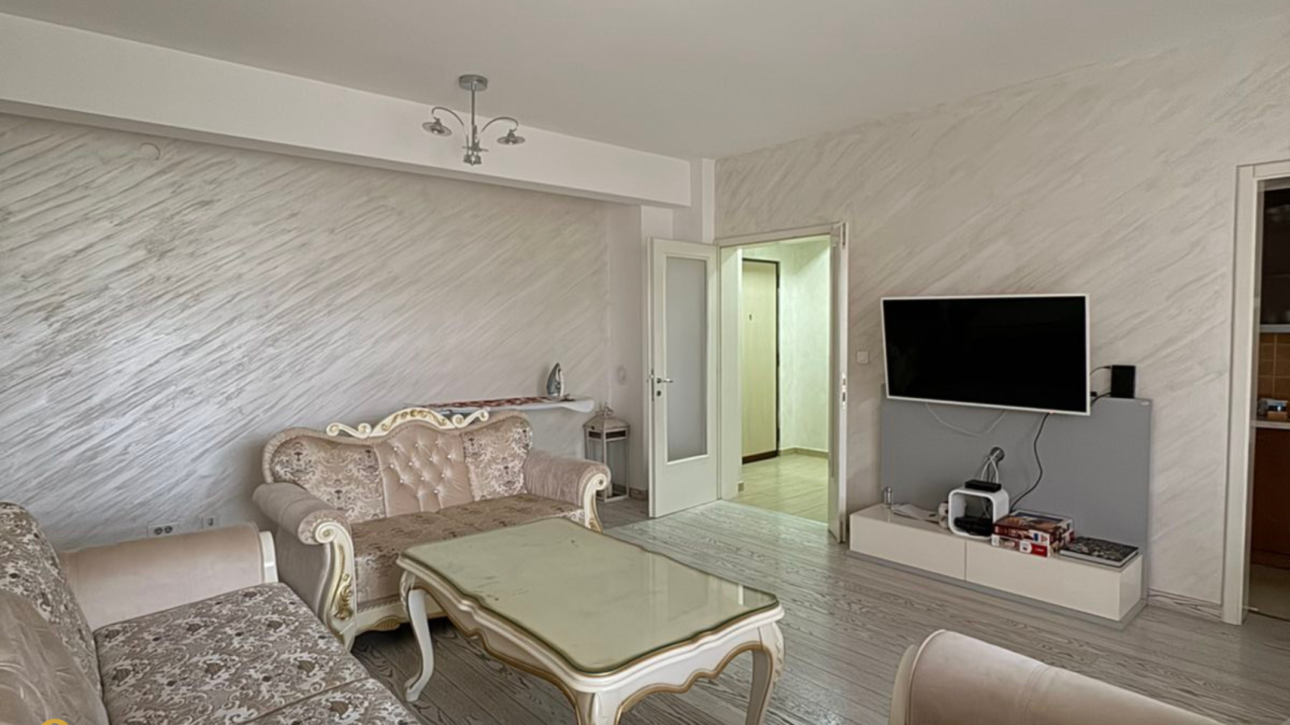 IZDAJE SE TROSOBAN STAN | PROFESORSKA ZGRADA | 95 m² | IV SPRATZakup: 1.500 € / mjesečno