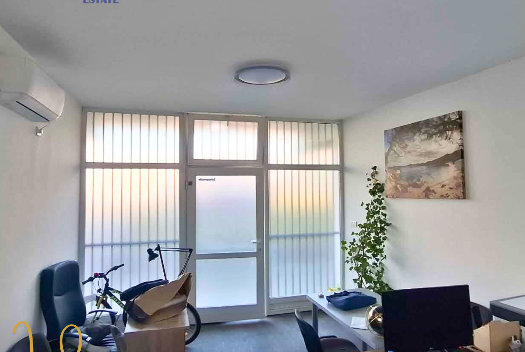 IZDAJE SE POSLOVNI PROSTOR | 22 m² | 370 € / MJESEČNO